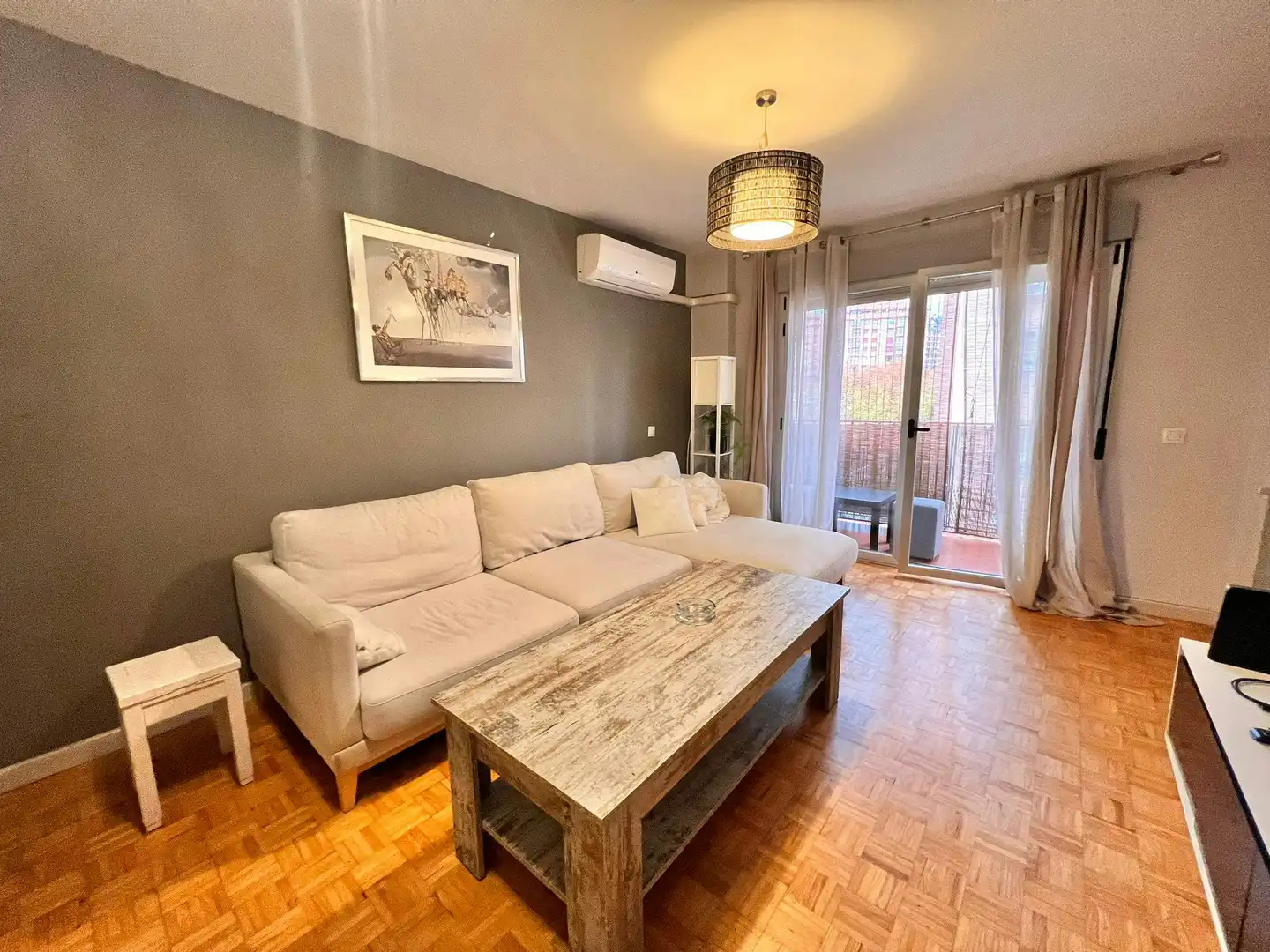Sala de estar de Piso de alquiler en  Madrid Capital con Aire acondicionado, Calefacción y Amueblado