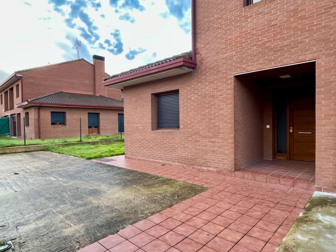 Exterior view of Houses for sale in Orkoien  with Heating, Private garden and Parquet flooring