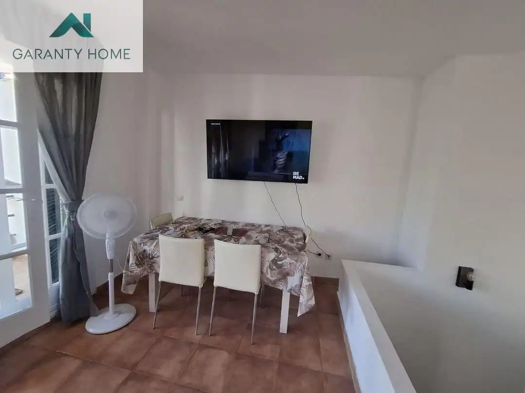 Sala d'estar de Dúplex de lloguer en Torremolinos amb Calefacció, Jardí privat i Terrassa