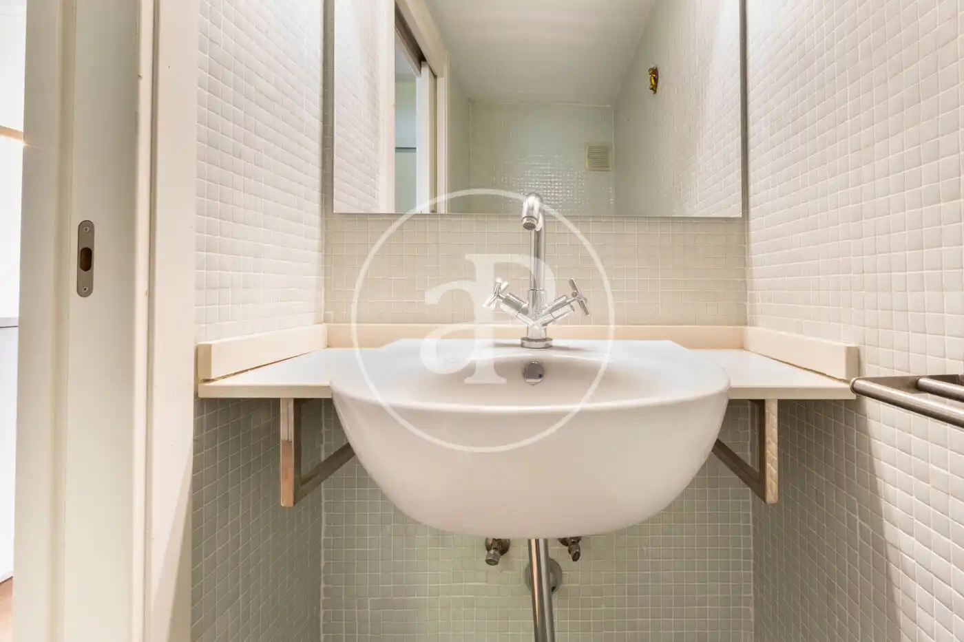 Bathroom of Flat for sale in Valencia  with Air Conditioner, Heating and Terrace
