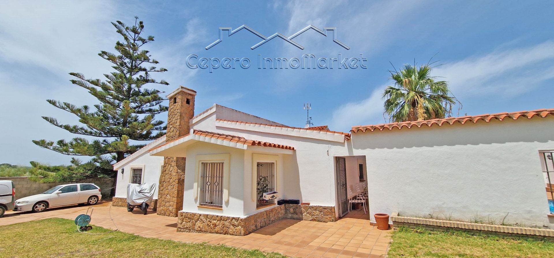 Vista exterior de Casa o xalet en venda en El Puerto de Santa María amb Aire condicionat, Jardí privat i Piscina