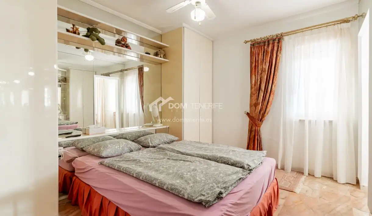 Habitación de Casa o chalet en venta en Arona con Terraza, Piscina y Amueblado