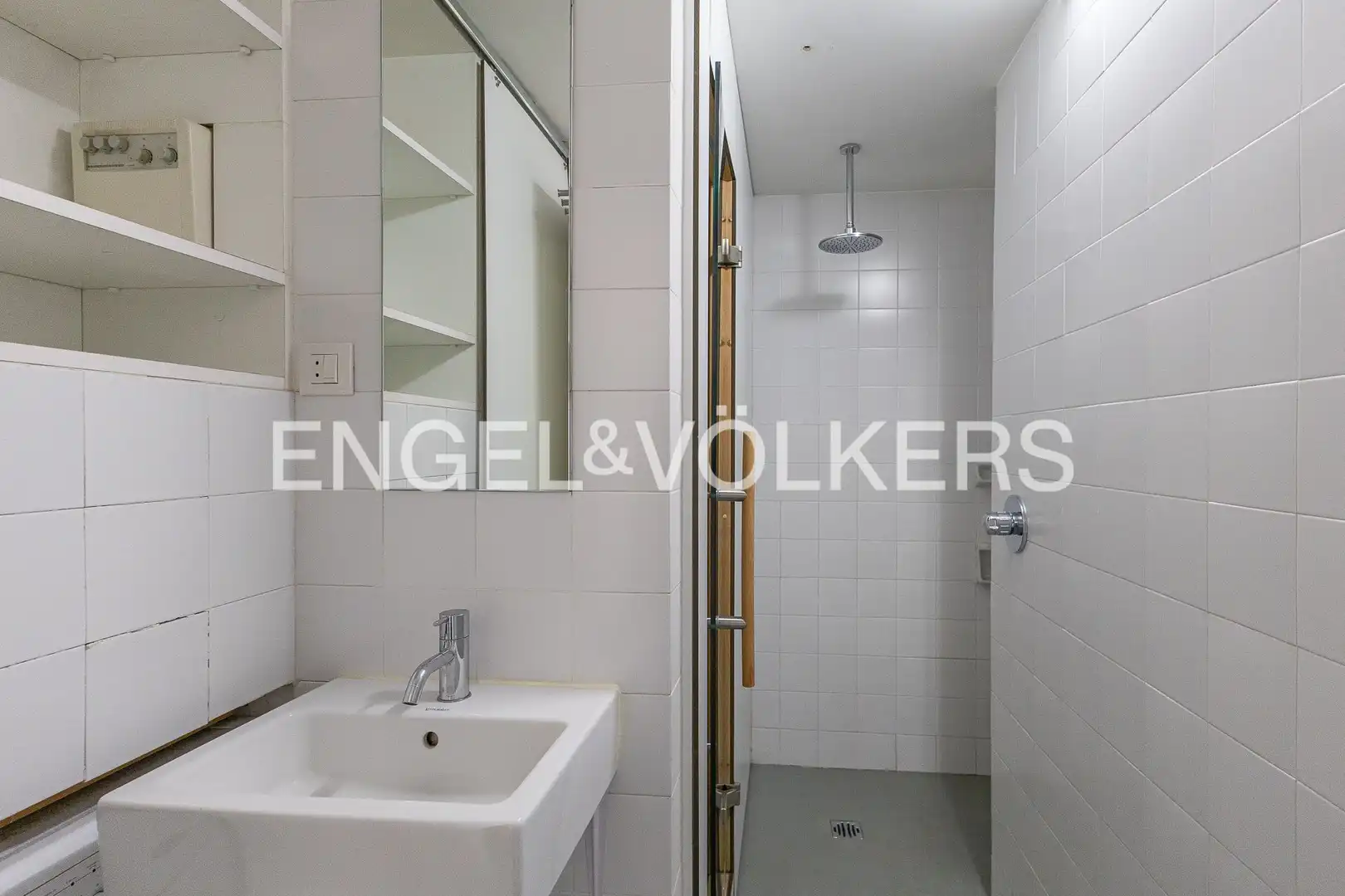 Badezimmer von Wohnung zur Miete in Madrid mit Klimaanlage und Heizung