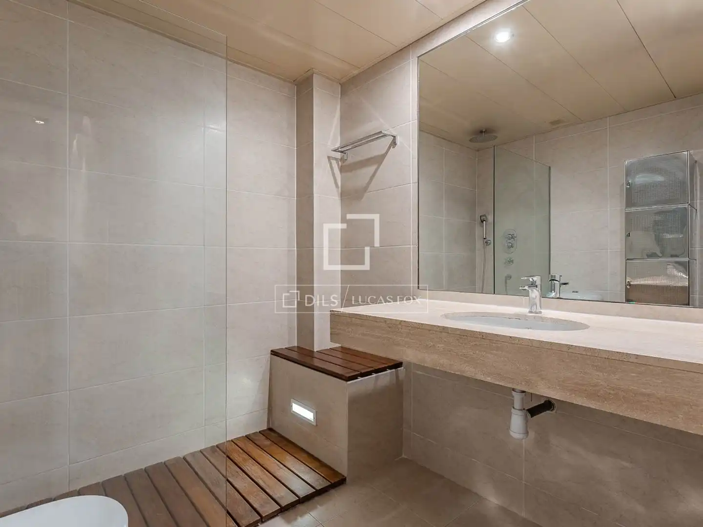 Baño de Piso de alquiler en Barcelona con Aire acondicionado, Calefacción y Parquet