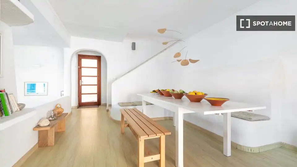 Menjador de Apartament per a compartir en Pollença amb Aire condicionat, Terrassa i Moblat
