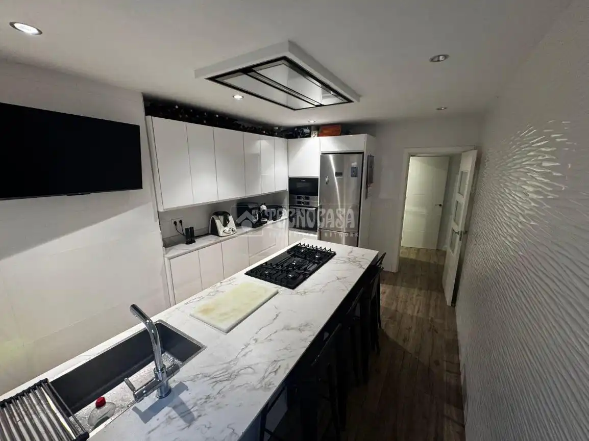 Küche von Wohnung zum Verkauf in Cádiz mit Privatgarten und Terrasse