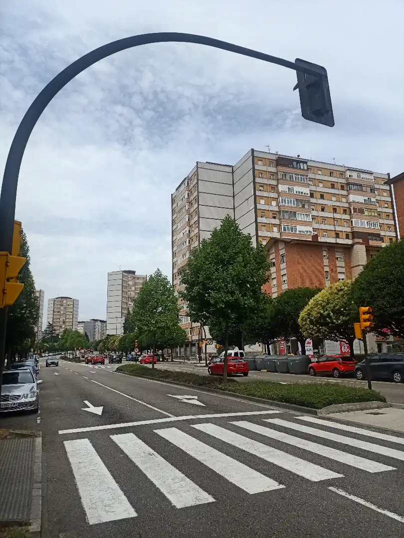 Vista exterior de Pis en venda en Gijón  amb Calefacció i Jardí privat