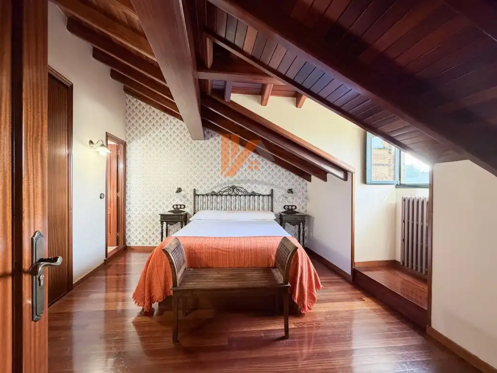 Dormitori de Casa o xalet en venda en Ames amb Jardí privat