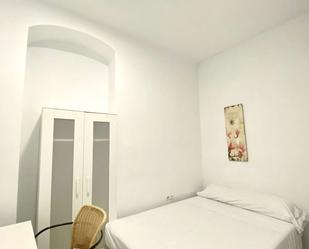 Bedroom of Flat to share in  Sevilla Capital  with Air Conditioner and Terrace