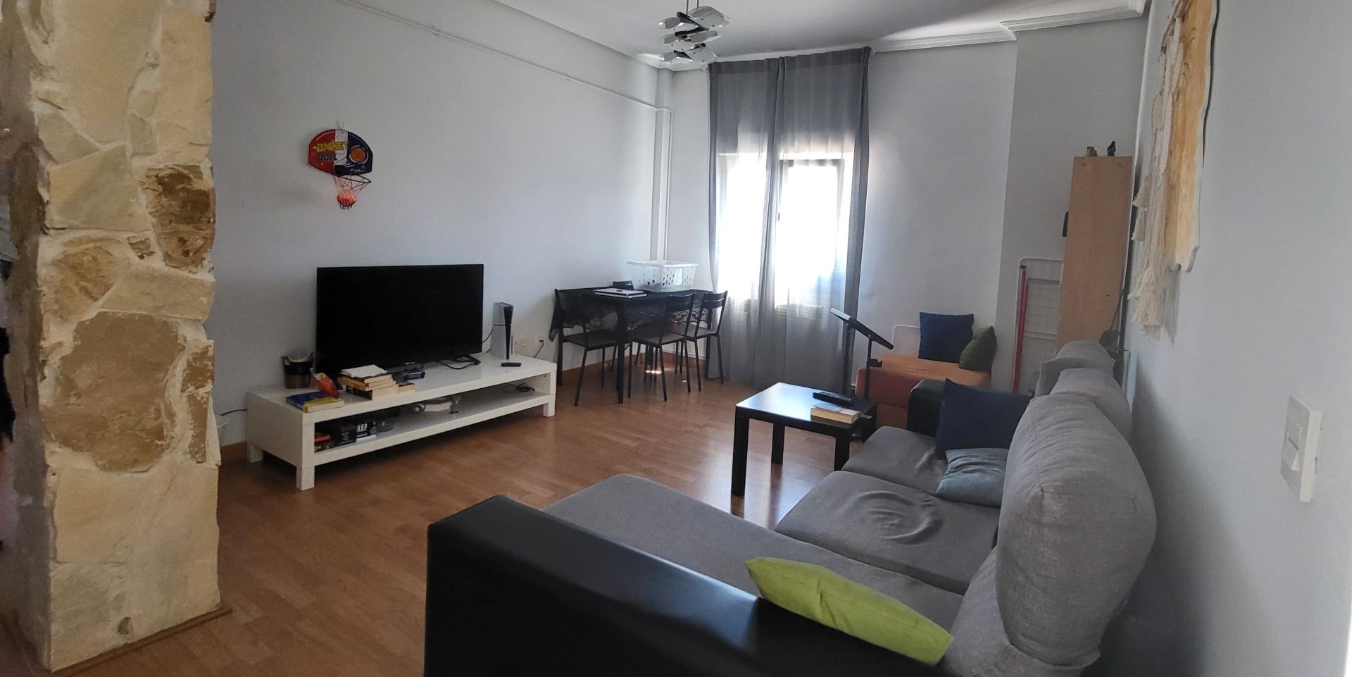 Sala d'estar de Pis en venda en Valladolid Capital amb Calefacció, Parquet i Moblat