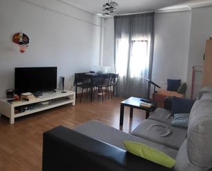Sala d'estar de Pis en venda en Valladolid Capital amb Calefacció, Parquet i Moblat