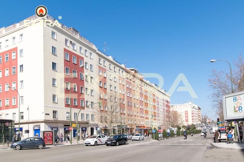 Exterior view of Flat for sale in  Madrid Capital  with Heating