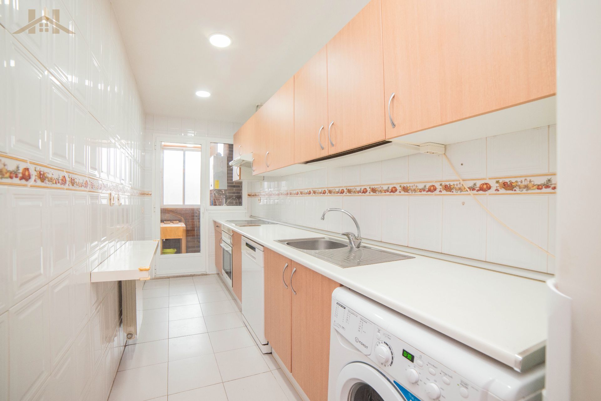 Kitchen of Flat for sale in Villanueva del Pardillo  with Heating, Parquet flooring and Oven