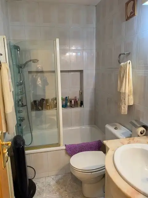 Baño de Piso en venta en Vinaixa con Aire acondicionado, Calefacción y Amueblado