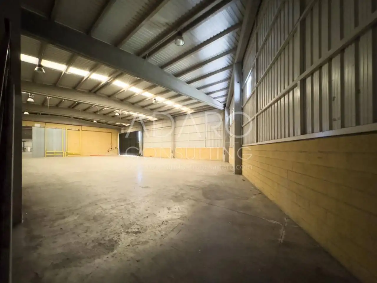 Nave industrial en venta en Meco con Alarma
