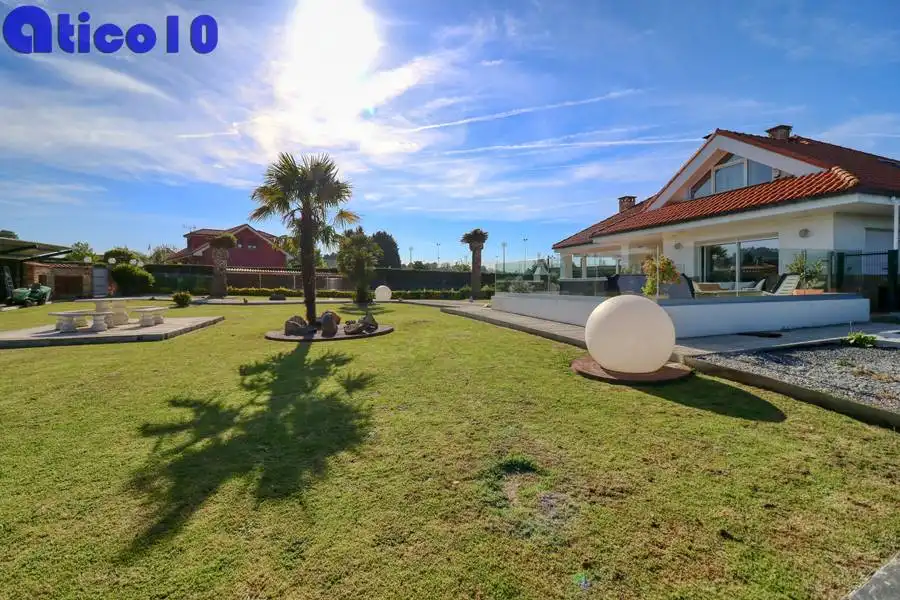 Jardín de Casa o chalet en venta en Gijón  con Calefacción, Jardín privado y Parquet