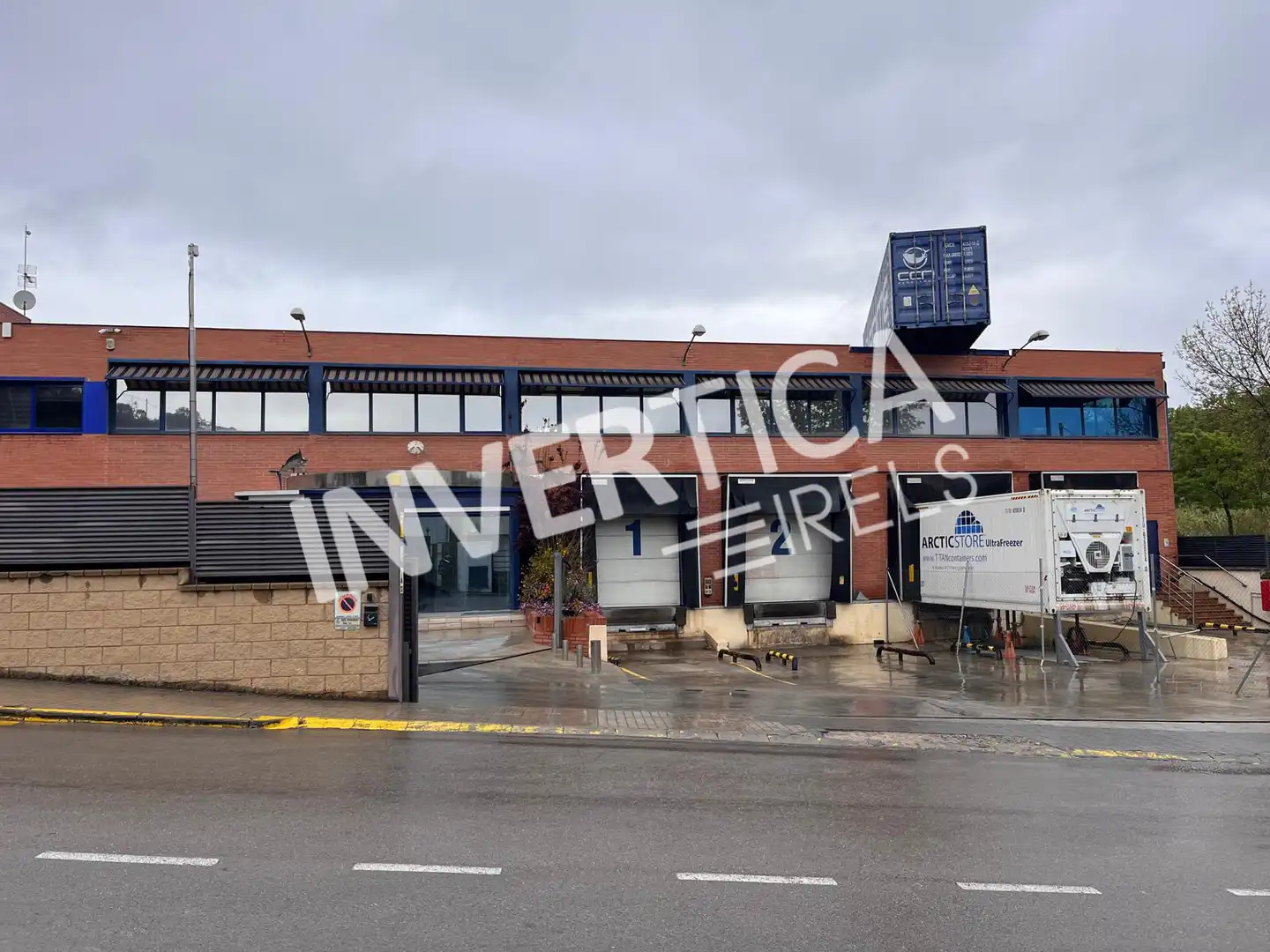 Nau industrial amb ascensor de lloguer a Carrer Pla Cadellans