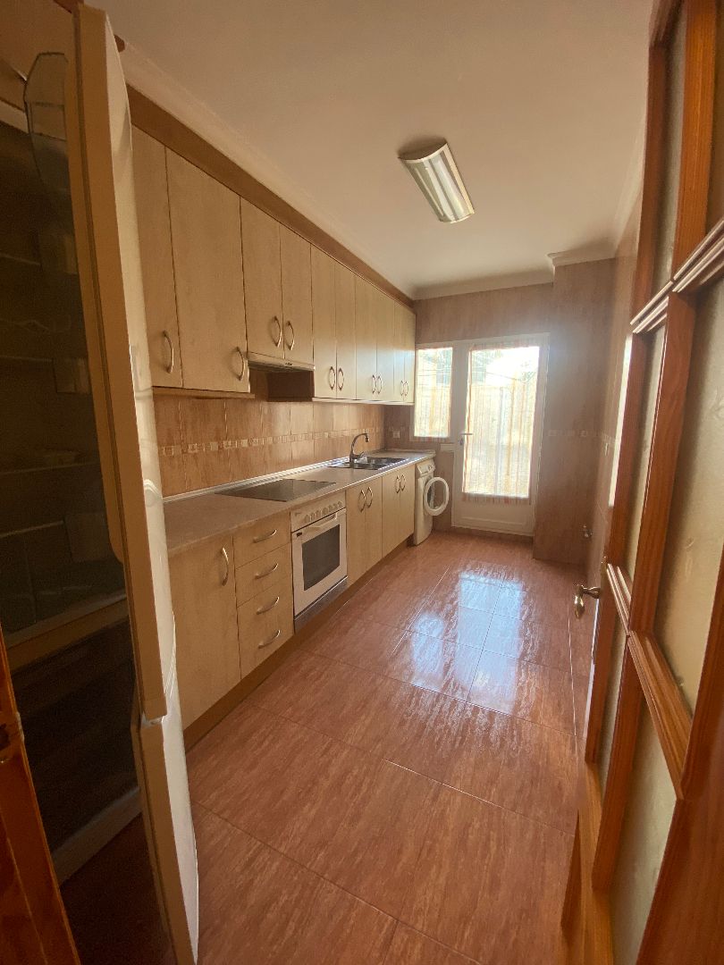 Cuina de Casa adosada en venda en Casas de Benítez amb Aire condicionat, Calefacció i Jardí privat