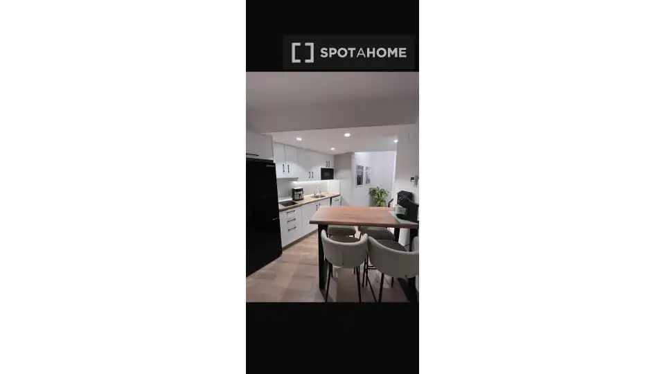 Cuina de Apartament per a compartir en Granada amb Aire condicionat, Terrassa i Moblat