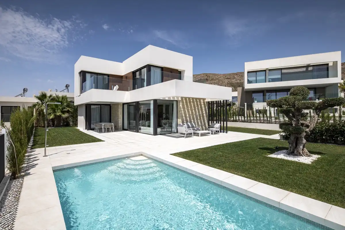Chalet con piscina en venta en Golf Bahía, imagen 4