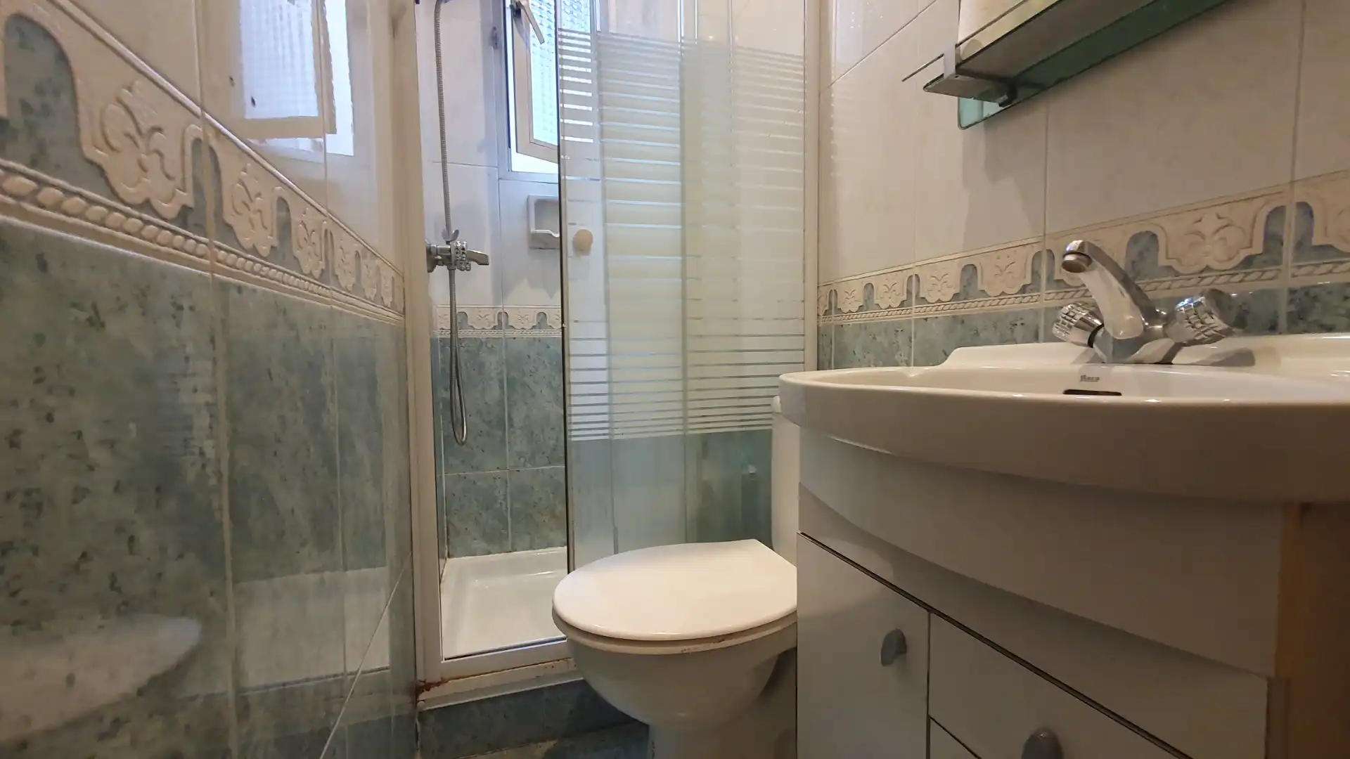 Bany de Pis en venda en Madrid amb Calefacció i Moblat