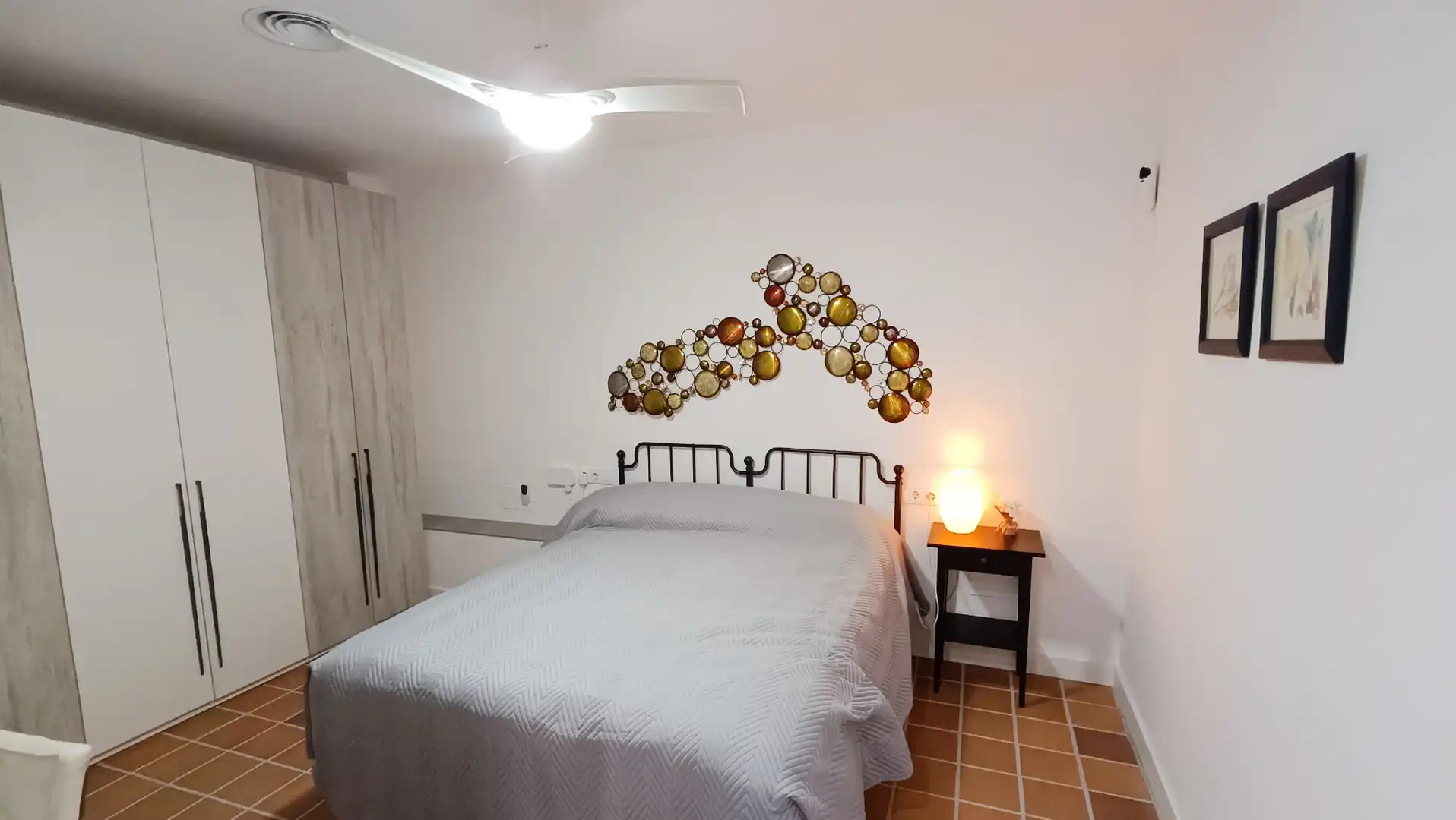 Habitación de Piso de alquiler en Granada con Aire acondicionado y Amueblado