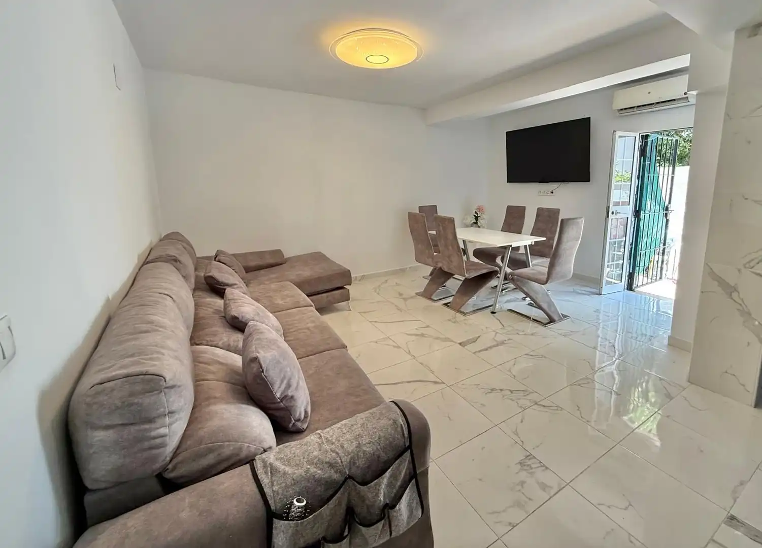 Living room of Flat for sale in Benalmádena  with Air Conditioner and Terrace