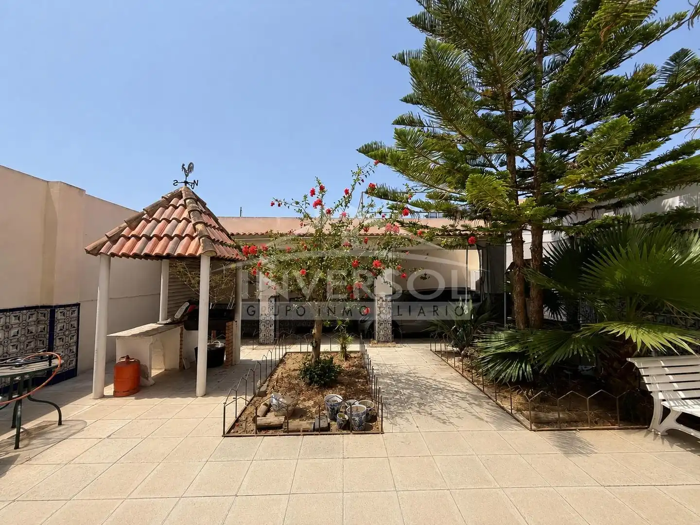 Vista exterior de Casa o xalet en venda en Adra amb Aire condicionat, Calefacció i Jardí privat