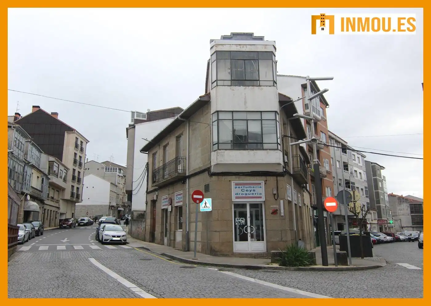 Außenansicht von Einfamilien-Reihenhaus zum Verkauf in Celanova mit Klimaanlage, Terrasse und Balkon