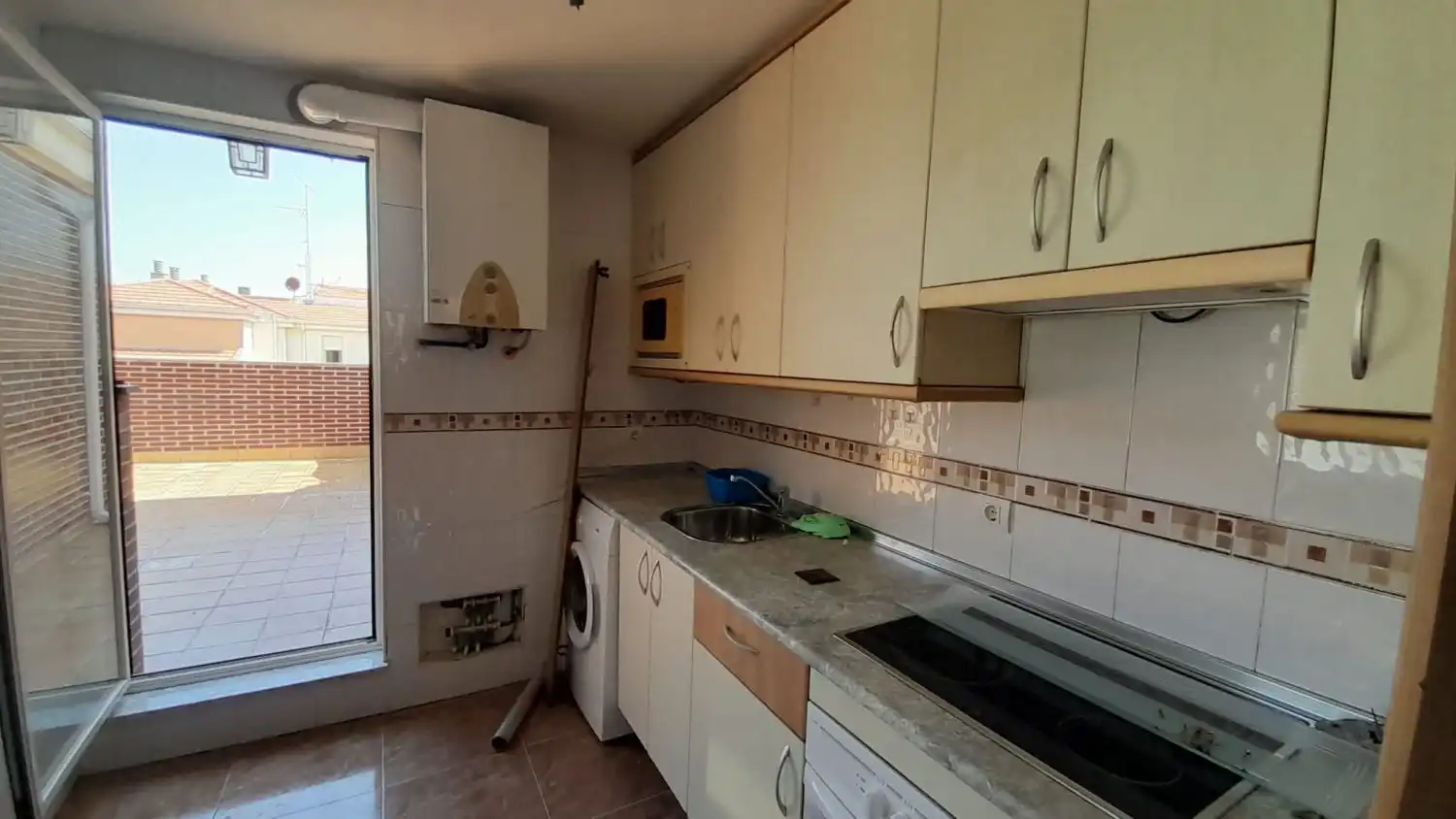 Cuina de Àtic de lloguer en Santa Marta de Tormes amb Calefacció, Terrassa i Balcó