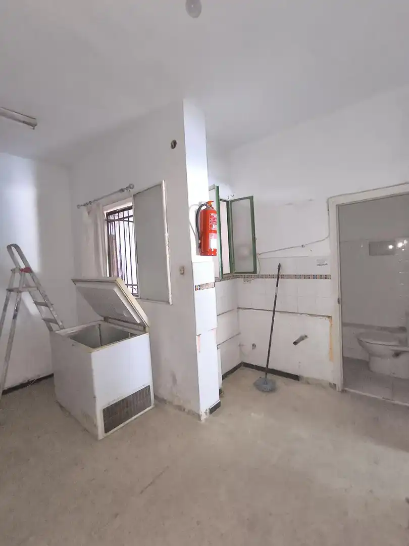 Cocina de Local en venta en Sevilla