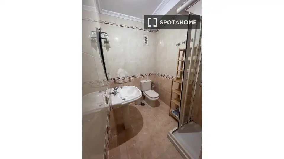 Room in La Calzada - La Florida