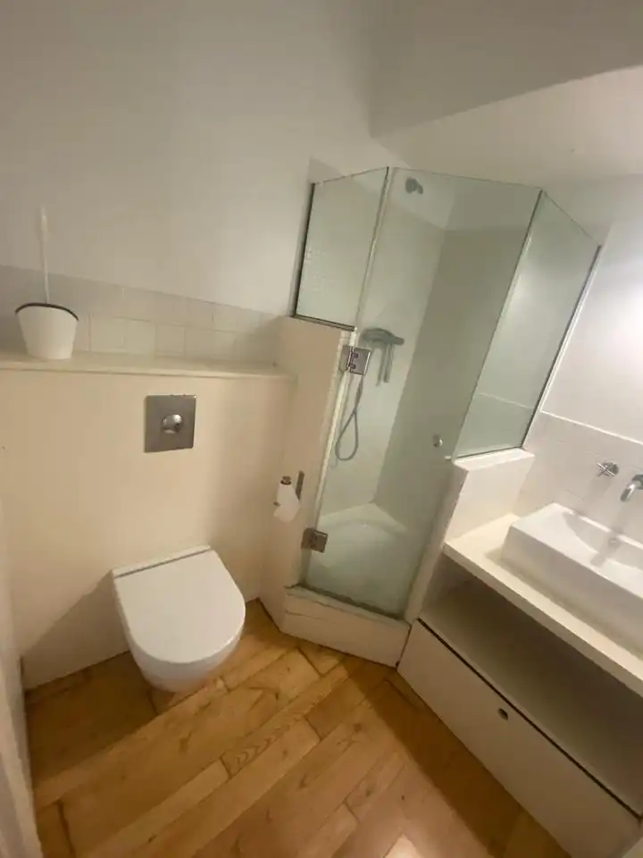Bathroom of Flat for sale in Santiago de Compostela   with Heating