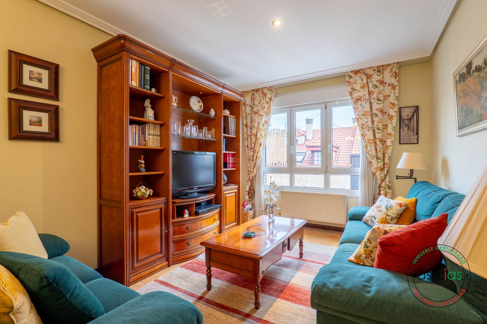 Sala d'estar de Pis en venda en Gijón  amb Calefacció, Parquet i Traster