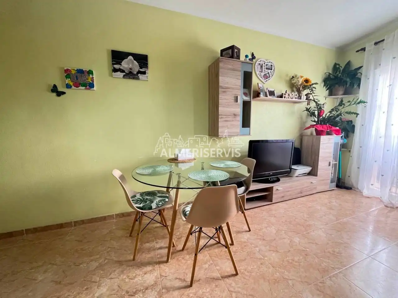 Sala d'estar de Pis en venda en Roquetas de Mar amb Aire condicionat, Moblat i Balcó