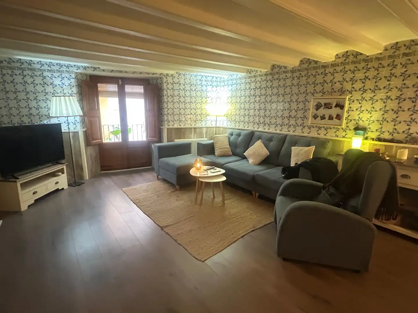 Sala de estar de Piso en venta en Vilanova i la Geltrú con Microondas y Balcón
