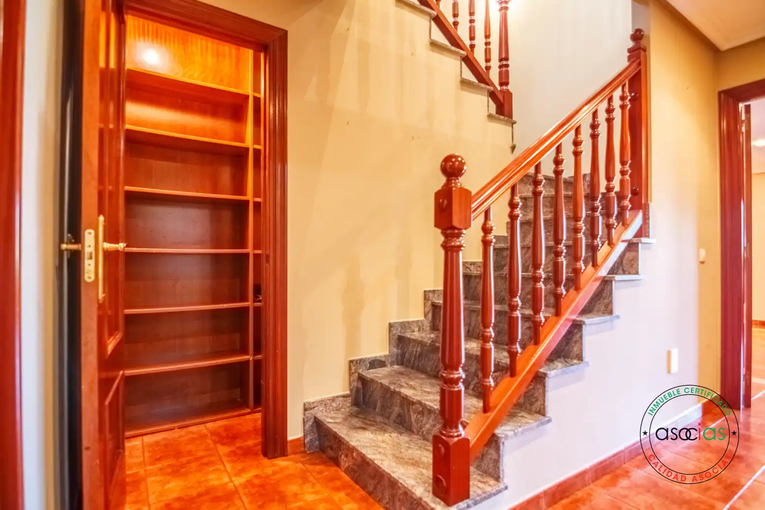 Casa adosada en venta en Grado con Calefacción, Jardín privado y Parquet