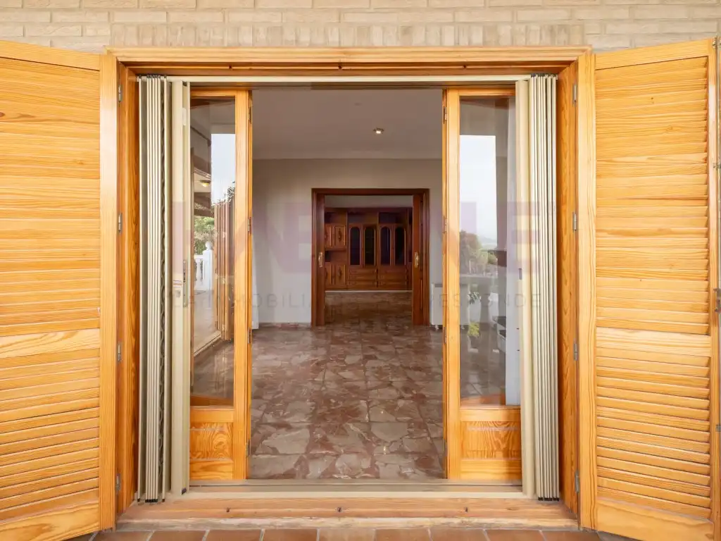 Houses for sale in Chiva  with Air Conditioner, Heating and Furnished