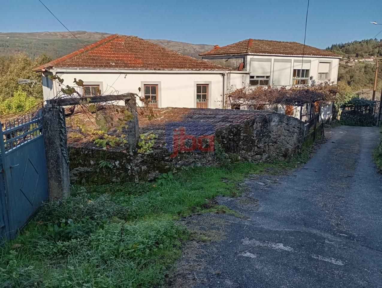 Casa o xalet en venda en Lobeira amb Jardí privat