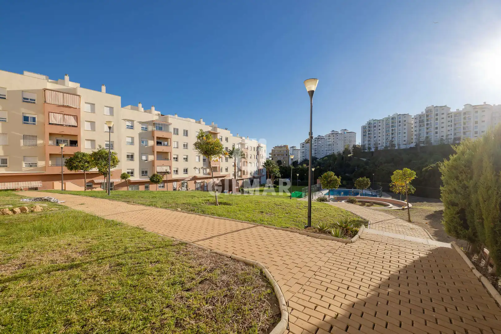 Vista exterior de Apartament en venda en Estepona amb Calefacció, Jardí privat i Piscina