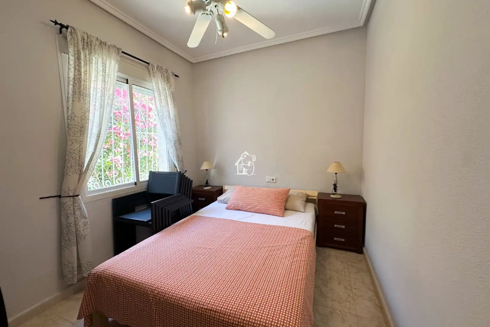 Dormitori de Casa o xalet de lloguer en Rojales amb Aire condicionat, Jardí privat i Terrassa