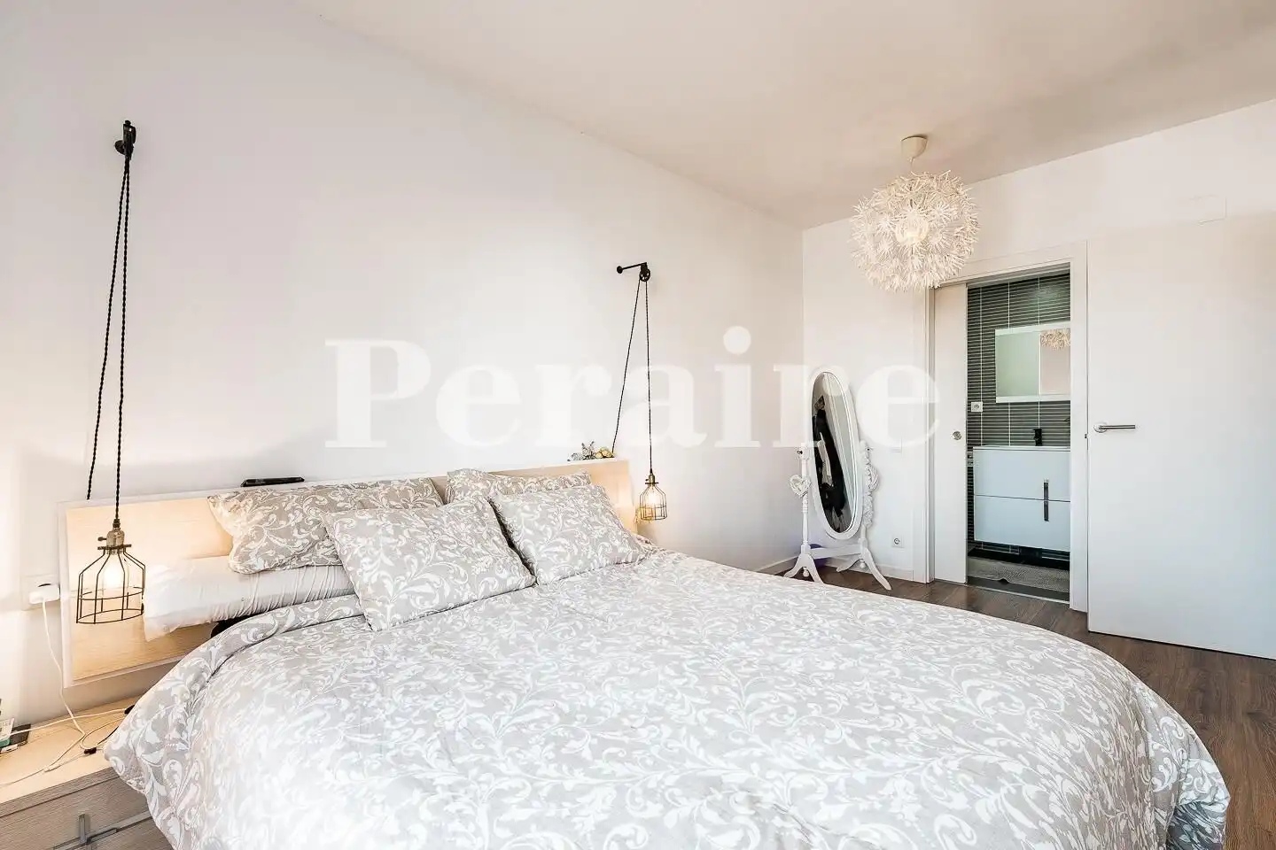 Habitación de Ático en venta en L'Hospitalet de Llobregat con Aire acondicionado, Calefacción y Terraza