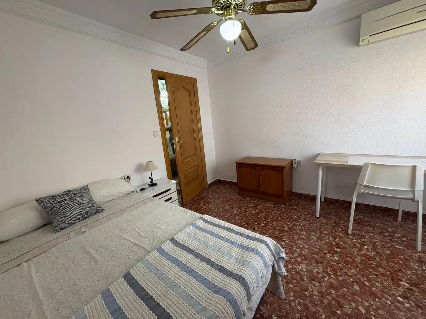 Bedroom of Flat for rent in Granada  with Heating, Terrace and Furnished