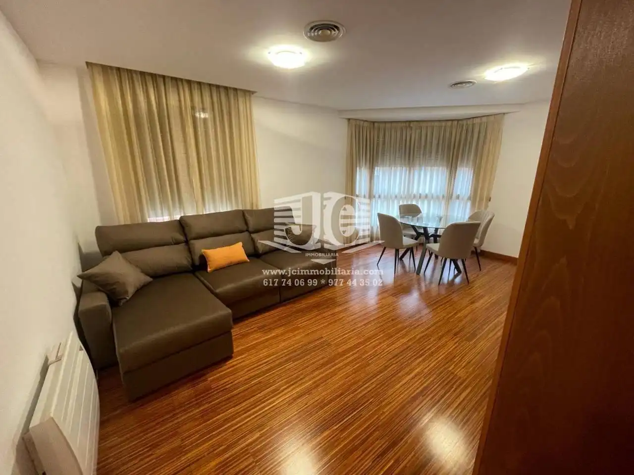 Wohnung zur Miete in Calle Ramón Berenguer IV, Centre