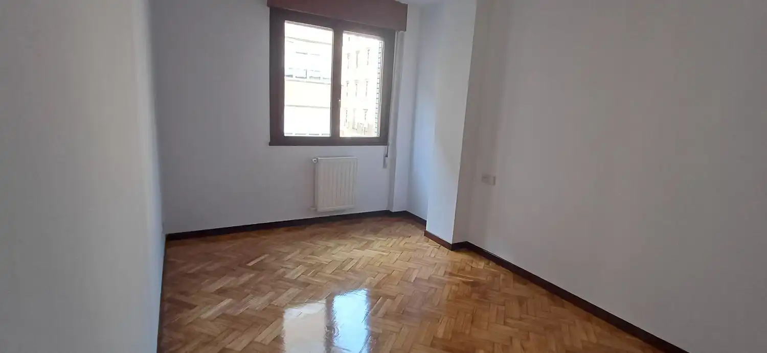 Habitación de Piso de alquiler en Gijón  con Calefacción, Trastero y Piscina