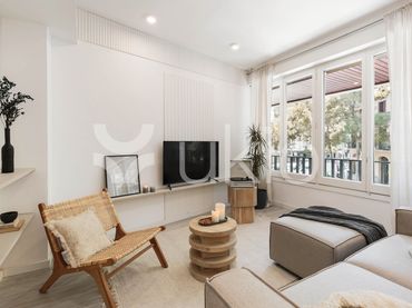 Apartment with lift to rent in Carrer de Floridablanca