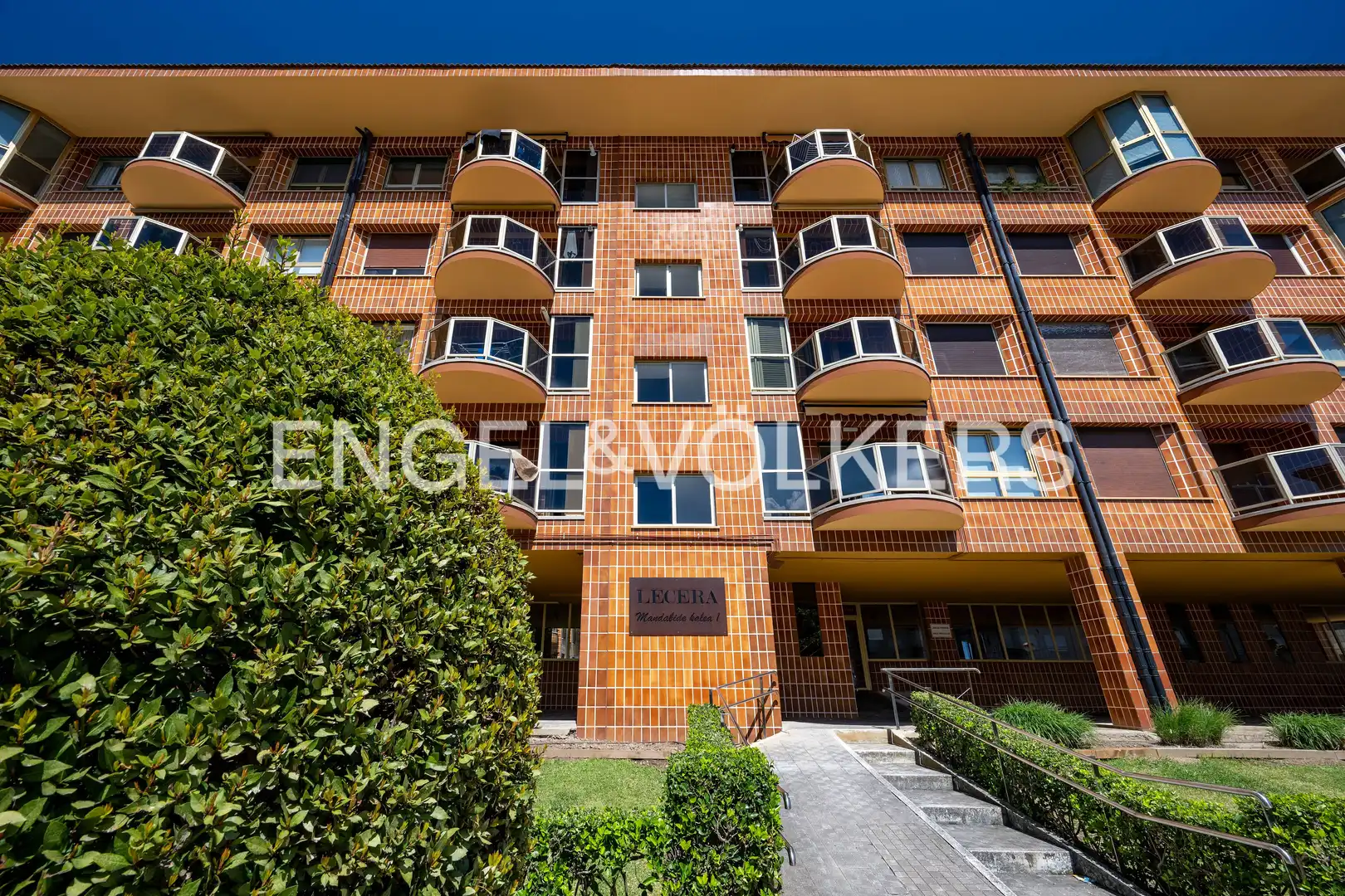 Vista exterior de Piso en venta en Zarautz con Calefacción, Parquet y Terraza