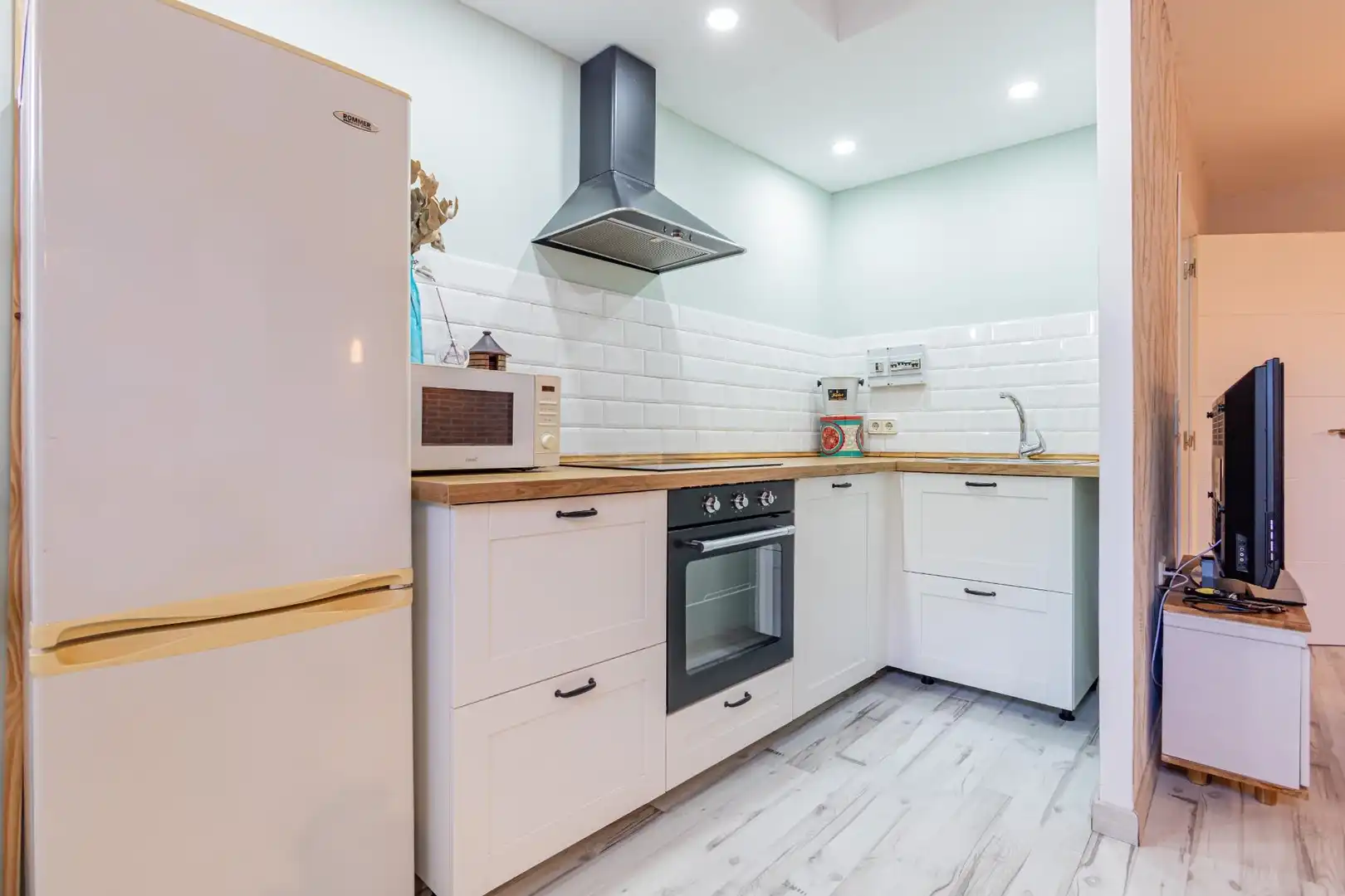 Cocina de Casa o chalet en venta en Madrid con Aire acondicionado, Calefacción y Jardín privado