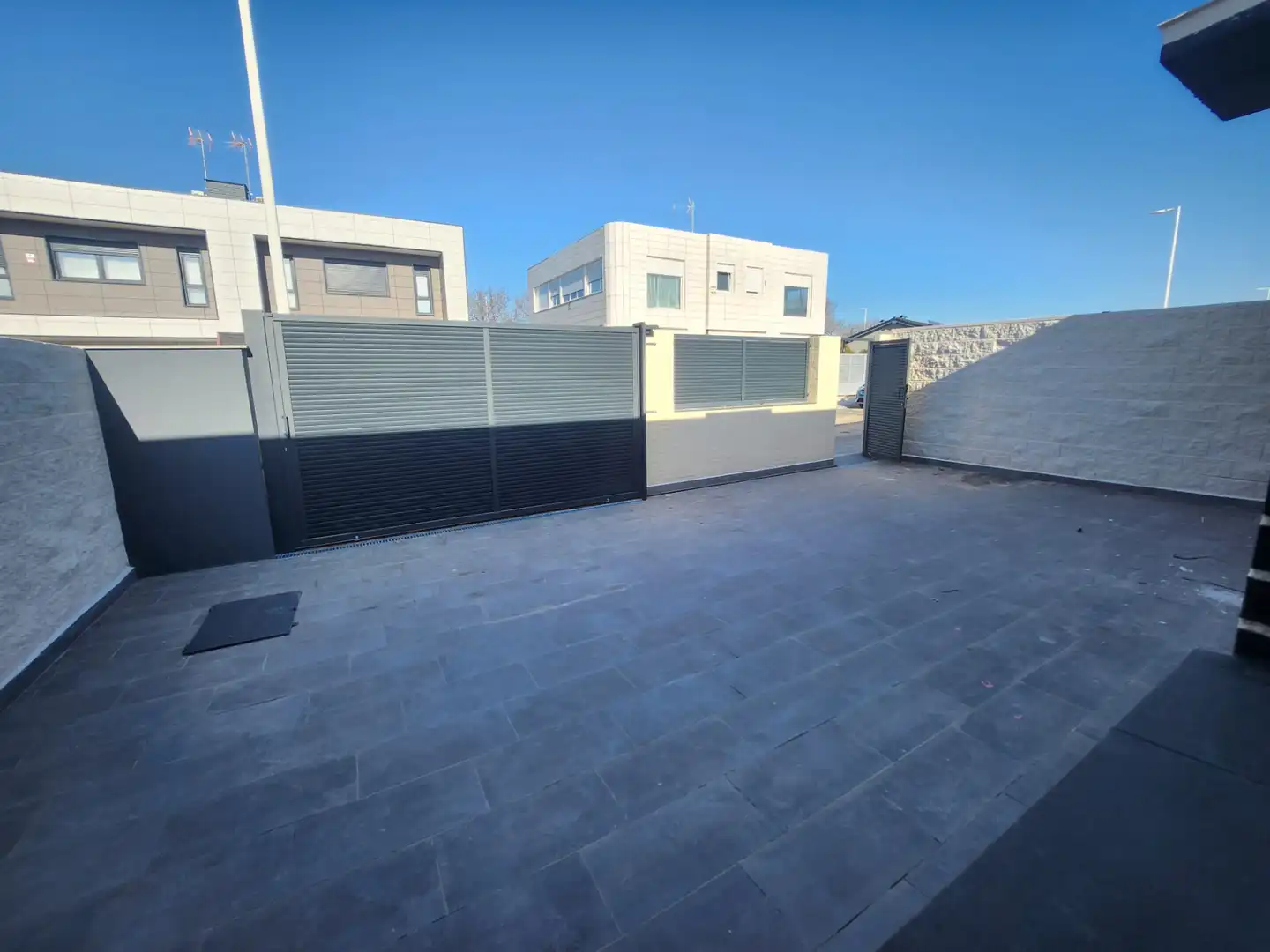Terraza de Casa adosada en venta en Villalbilla con Calefacción, Jardín privado y Trastero