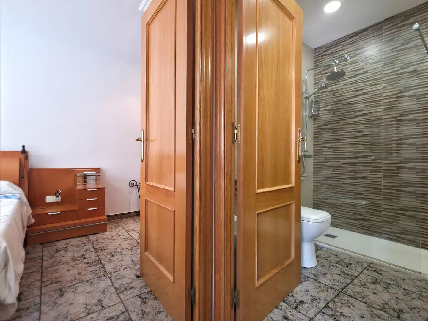 Baño de Casa o chalet en venta en Sant Vicenç Dels Horts con Aire acondicionado, Calefacción y Jardín privado